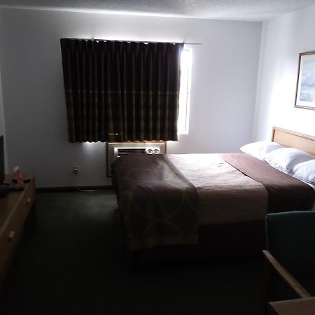 Amerihost Inn & Suites Kingdom City Exterior photo