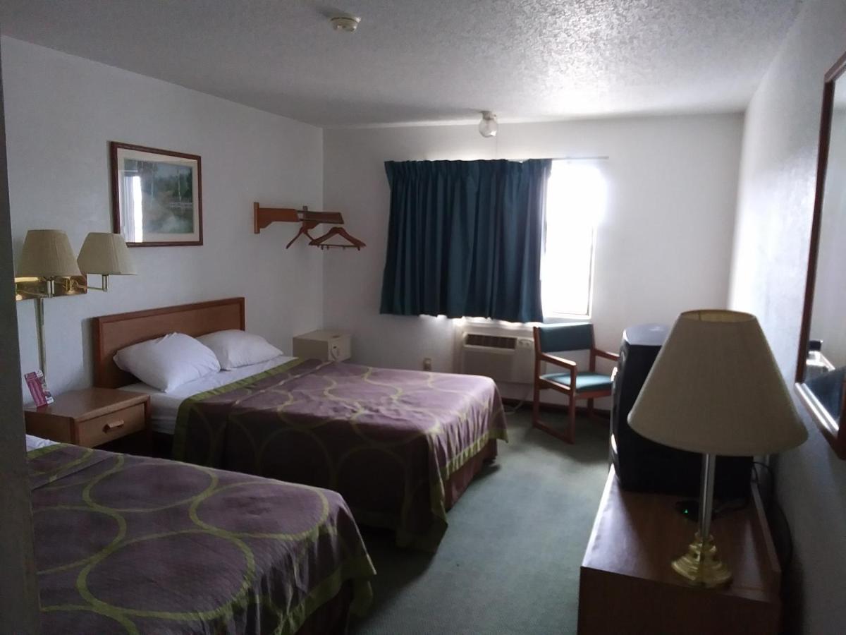 Amerihost Inn & Suites Kingdom City Exterior photo