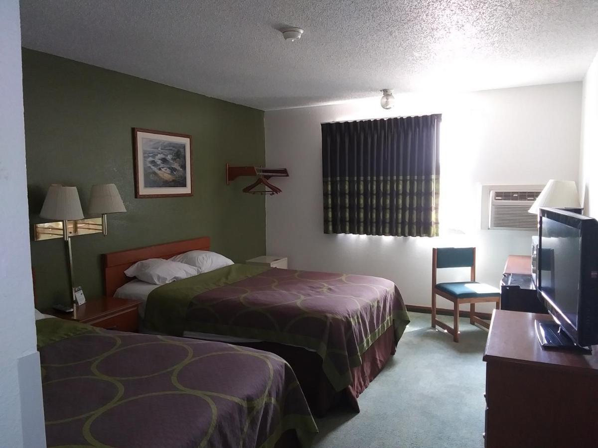 Amerihost Inn & Suites Kingdom City Exterior photo